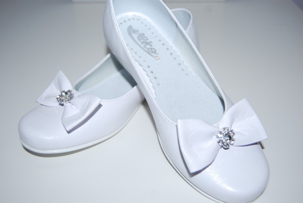 Girls First Holy Communion White Shoes Decorated By Cluster of 3 Diamantes  | Cachet Kids